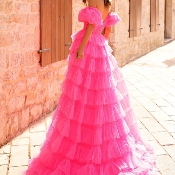 Trish - Picture 3 of 4